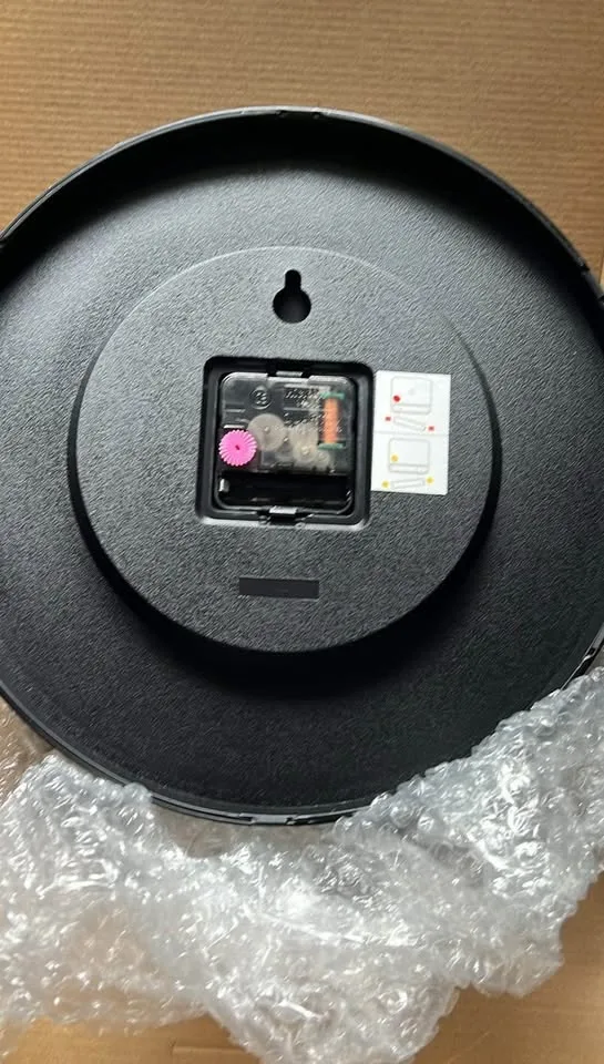 Wall clock 12 inch black and white image indicator(3)