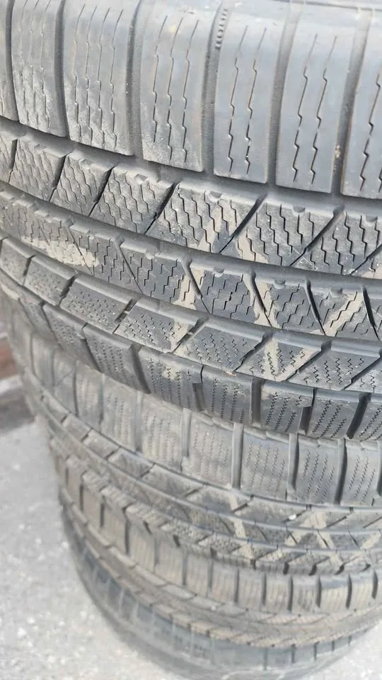 Continental CrossContact Winter Tires - 275/45R21 image indicator(2)