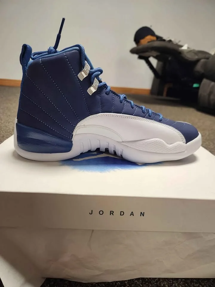 Retro Jordan 12 Indigo image indicator(2)