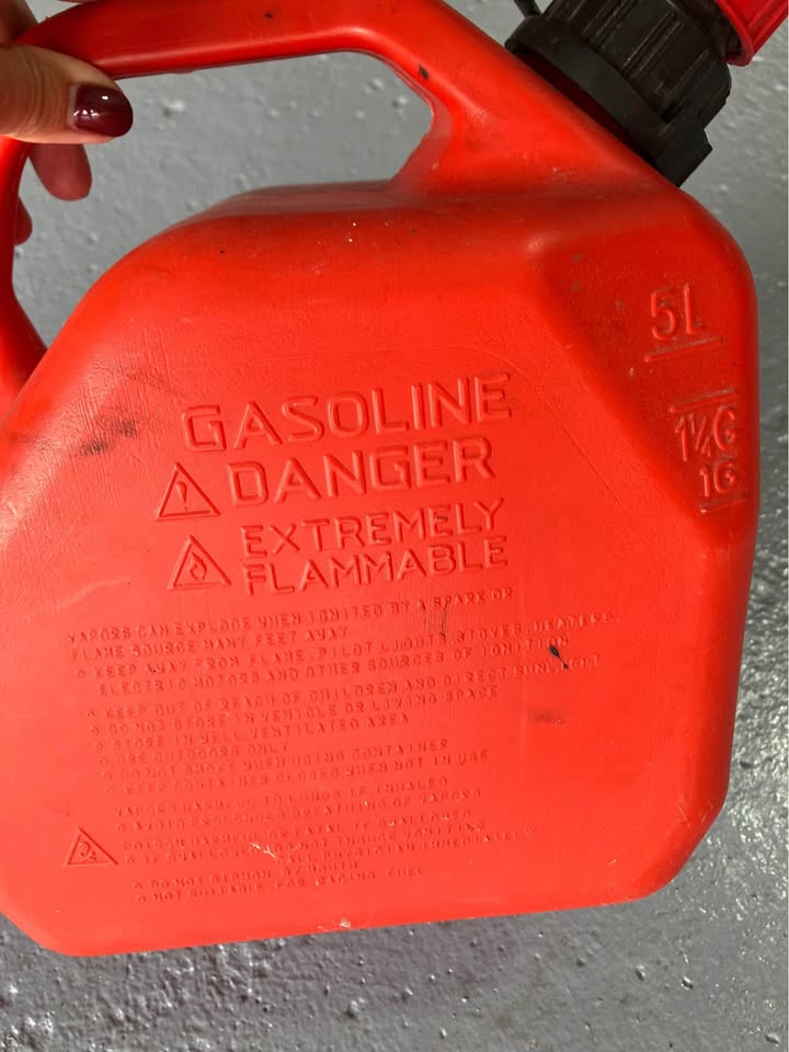 Gas can - photo 2