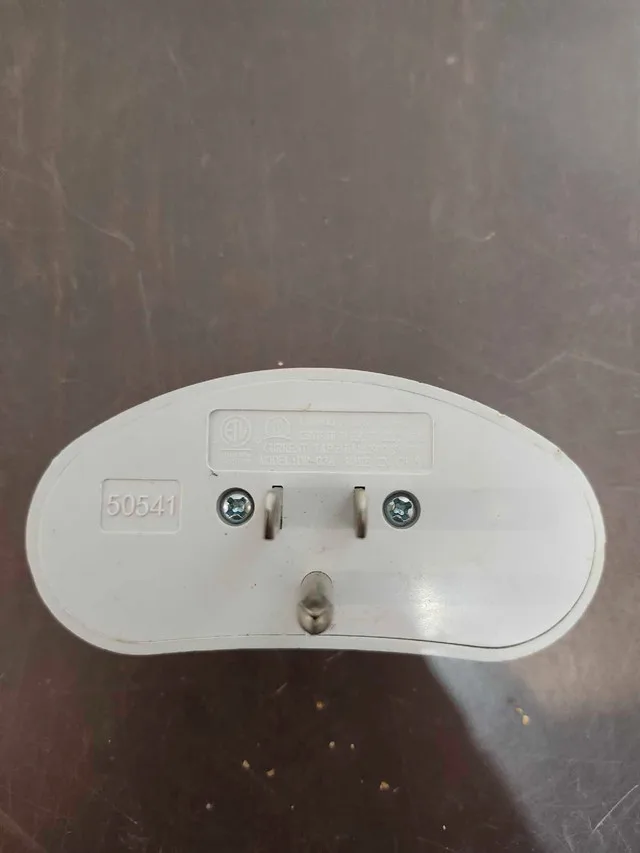3 Outlet Adapter image indicator(2)