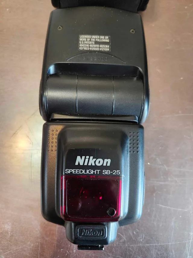 Nikon SB-25 Speedlight thumbnail