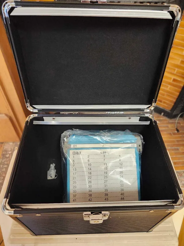 CD/DVD Disc Storage Case image indicator(10)