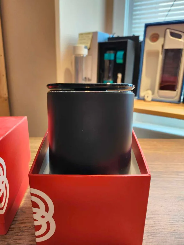 Mercku M2 Wi-Fi Router thumbnail