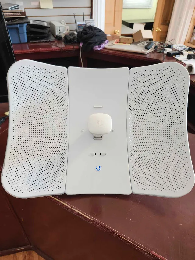 Ubiquiti UNMS LTU-LR 5 GHz PtMP thumbnail