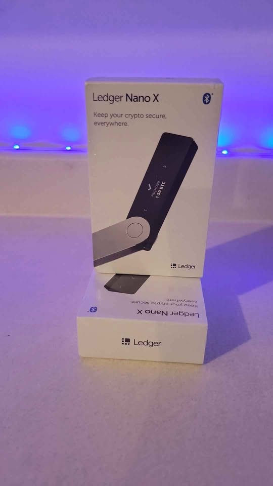 Ledger Nano X BNIB bluetooth wallet - photo 3