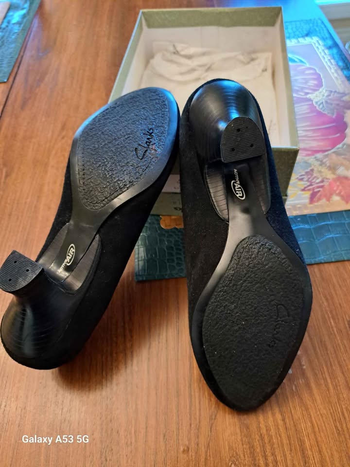 Clarks, Black suede, Apple Jane shoes - photo 2
