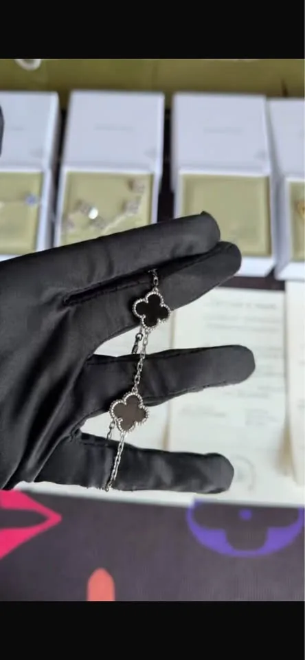 Van Cleef & Arpels Vintage Alhambra Bracelet image indicator(2)