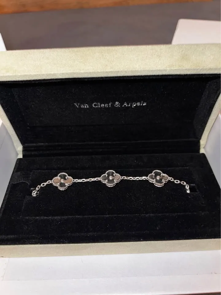 Van Cleef & Arpels Vintage Alhambra Bracelet image indicator(2)