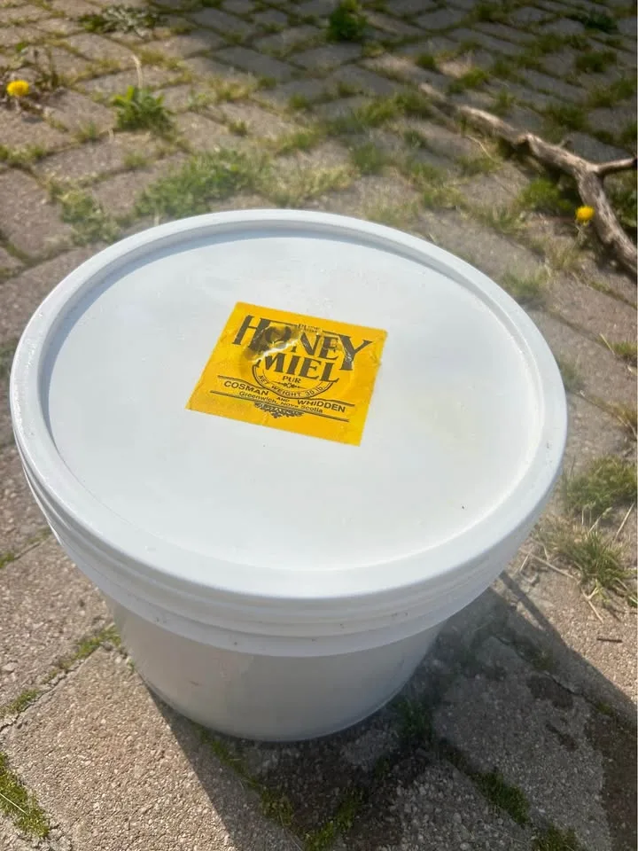 Nova Scotia pure honey image indicator(3)