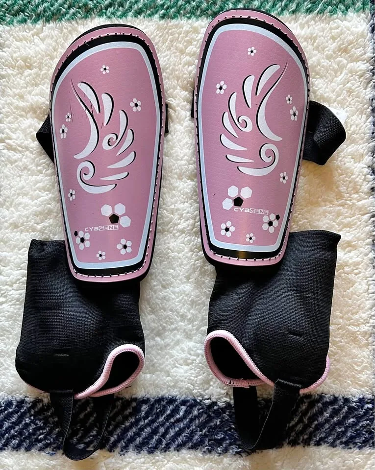🤩 Cyclone Shin Guards Size L Black/Pink thumbnail