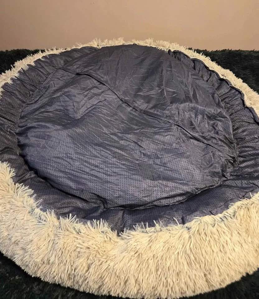 XXL Plush Calming Donut Bed image indicator(4)