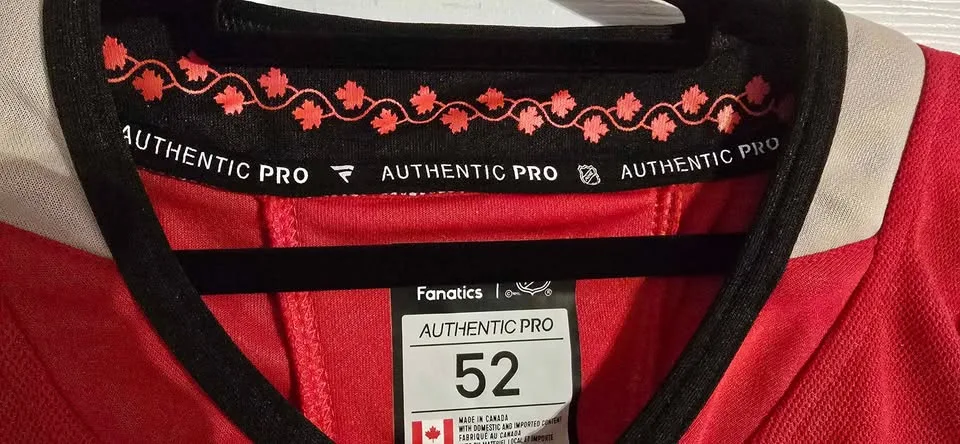 Team Canada - 4 Nations Jerseys - All Men's Sizes image indicator(4)