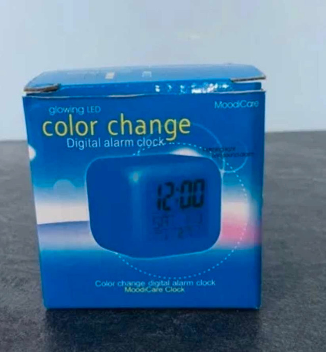 COLOR CHANGE DIGITAL ALARM CLOCK