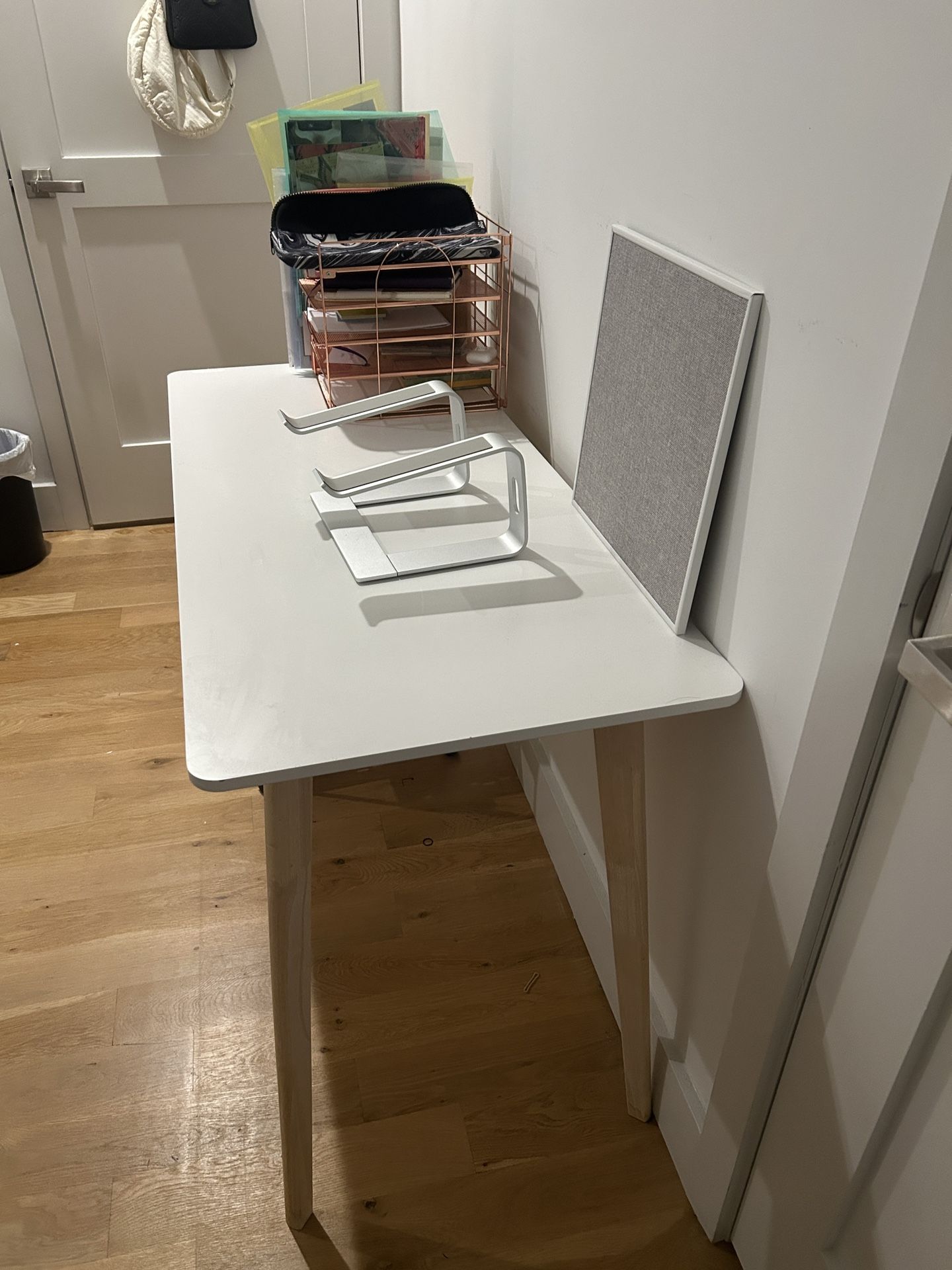 White Wooden Desk / Table - photo 2