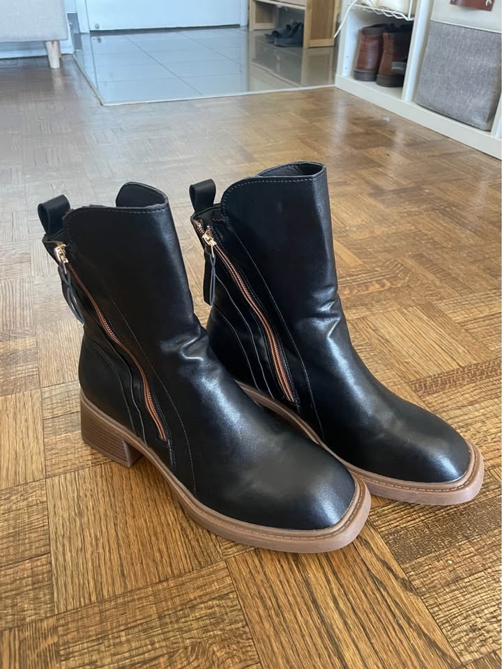 Black Leather Boots - photo 3