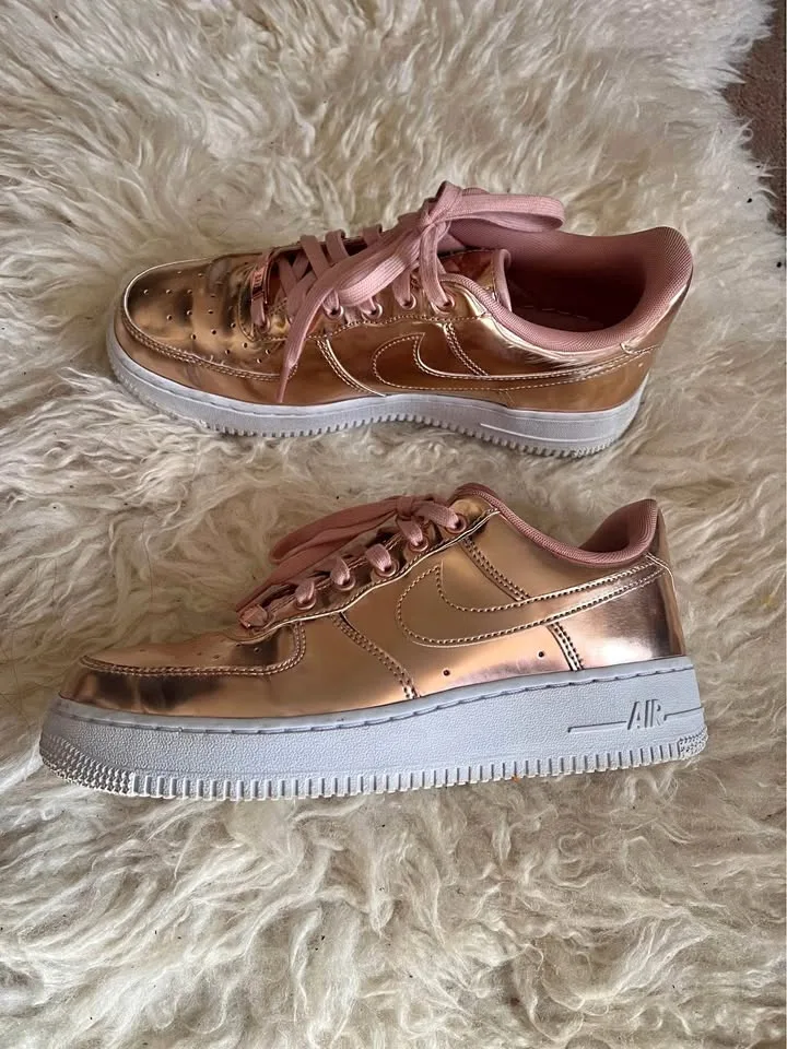 Nike Women's AF1 Sneakers in Metallic Rose thumbnail