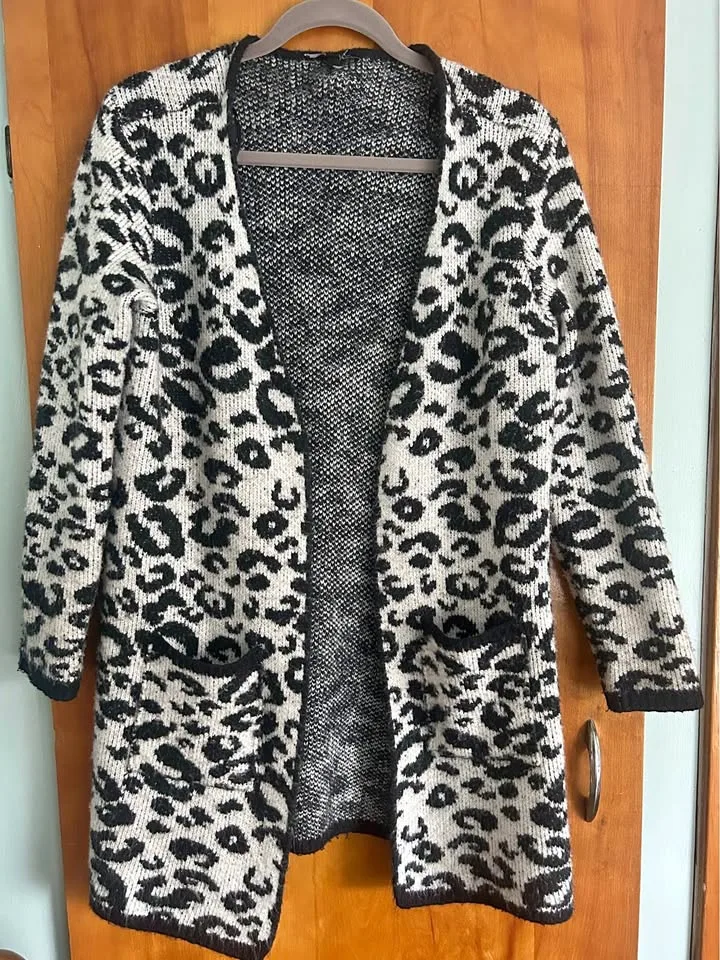 Sweater thumbnail