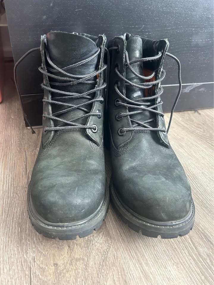Black women’s Timberland boots size 8 1/2 ￼ - photo 2