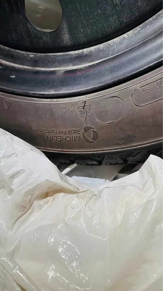 Michelin X-Ice Snow Tires + Rims - 95% Tread (CX-30 Fit) image indicator(8)