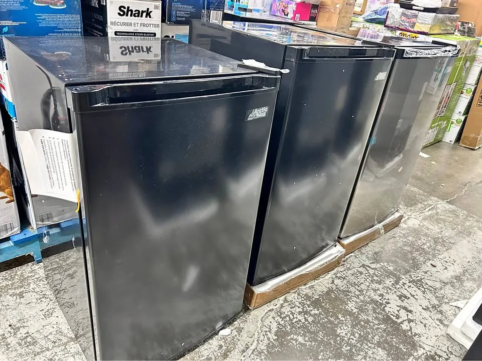 Brand new 4.4 Cu. ft. Single Door Mini Fridge thumbnail