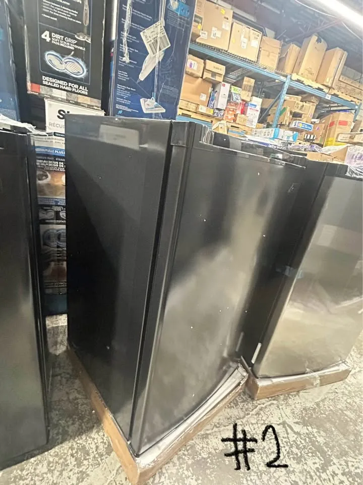 Brand new 4.4 Cu. ft. Single Door Mini Fridge image indicator(4)