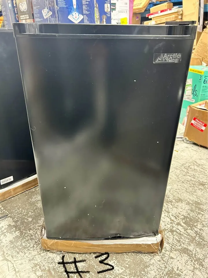 Brand new 4.4 Cu. ft. Single Door Mini Fridge image indicator(6)