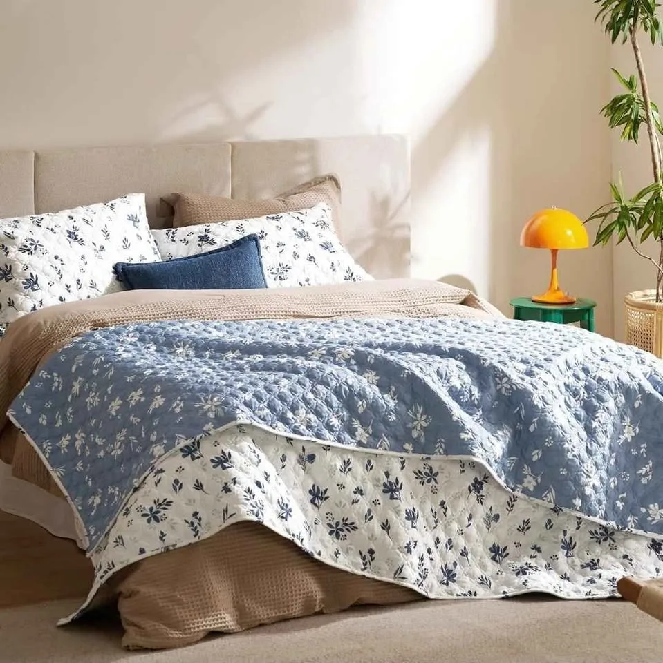 New - Floral Quilt Set King Reversible Blue & White Quilt image indicator(4)