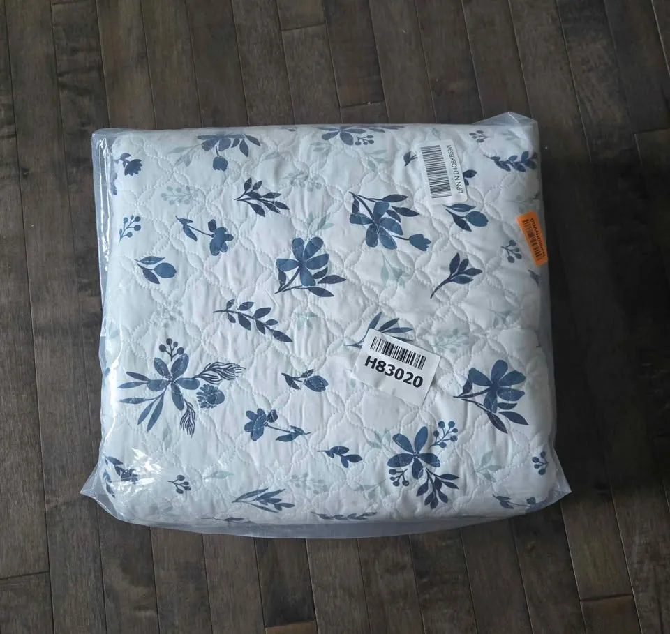 New - Floral Quilt Set King Reversible Blue & White Quilt image indicator(5)