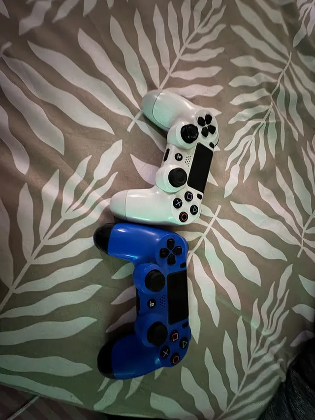 PlayStation 4 Dualshock 4 Controllers thumbnail