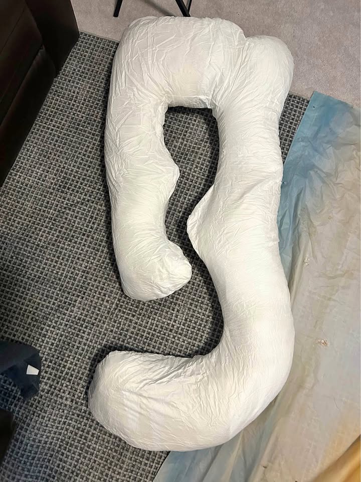 New - Body/ Pregnancy Pillow