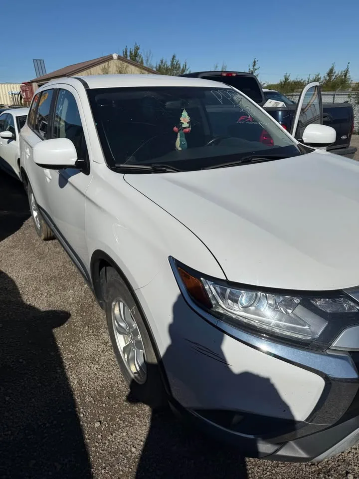 2020 Mitsubishi Outlander image indicator(2)