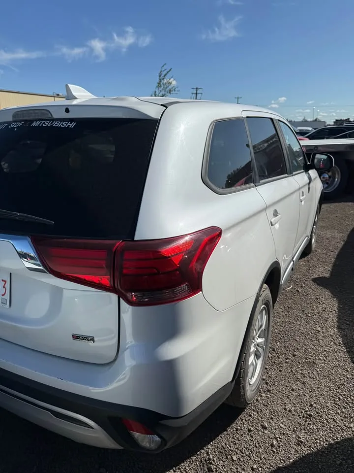 2020 Mitsubishi Outlander image indicator(4)