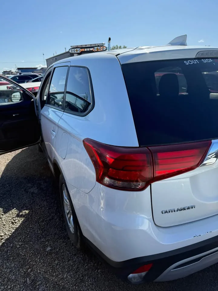 2020 Mitsubishi Outlander image indicator(5)