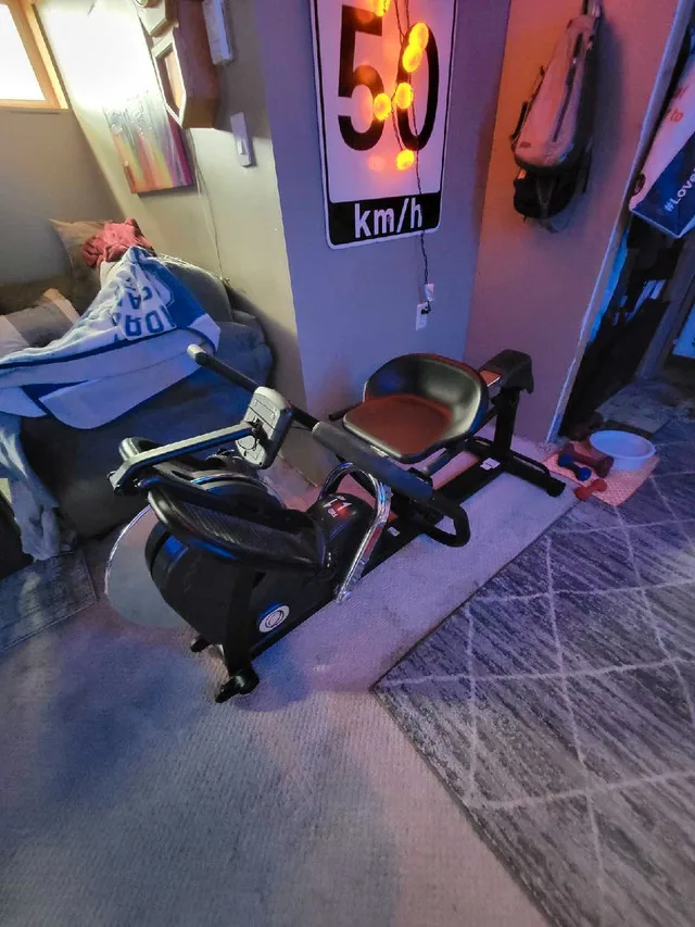 ** ACCEPTING BEST OFFER** Inspire Fitness CR2 Rower image indicator(2)