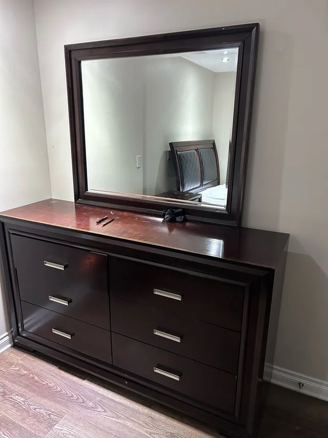 Queen box spring and dresser image indicator(2)