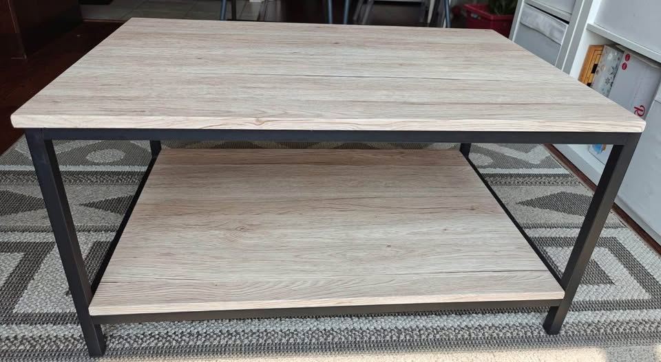 Moving out sale ! 2-tier Coffee table in perfect condition - photo 3
