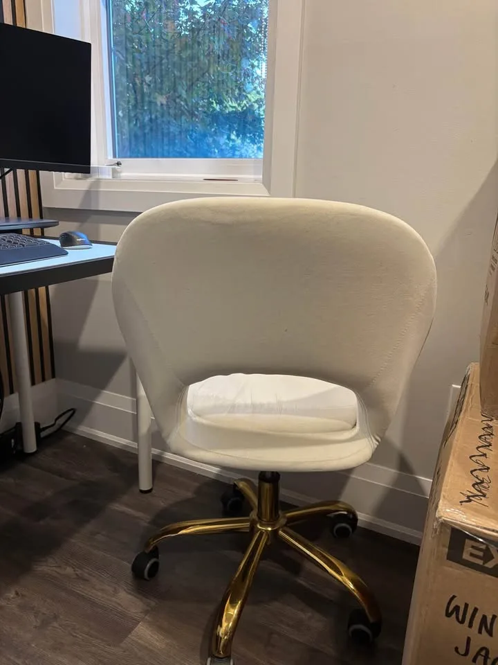 White Velvet Office Chair image indicator(2)