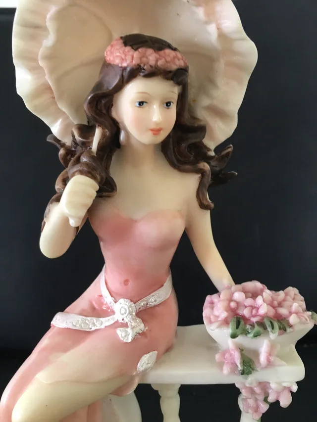 Natelia Collection Figurine image indicator(2)