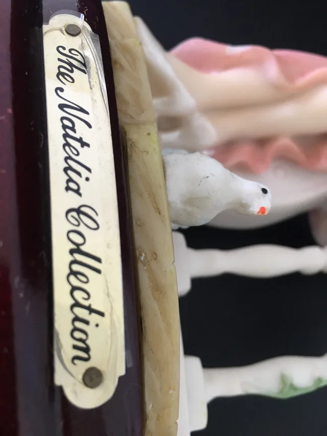 Natelia Collection Figurine image indicator(3)