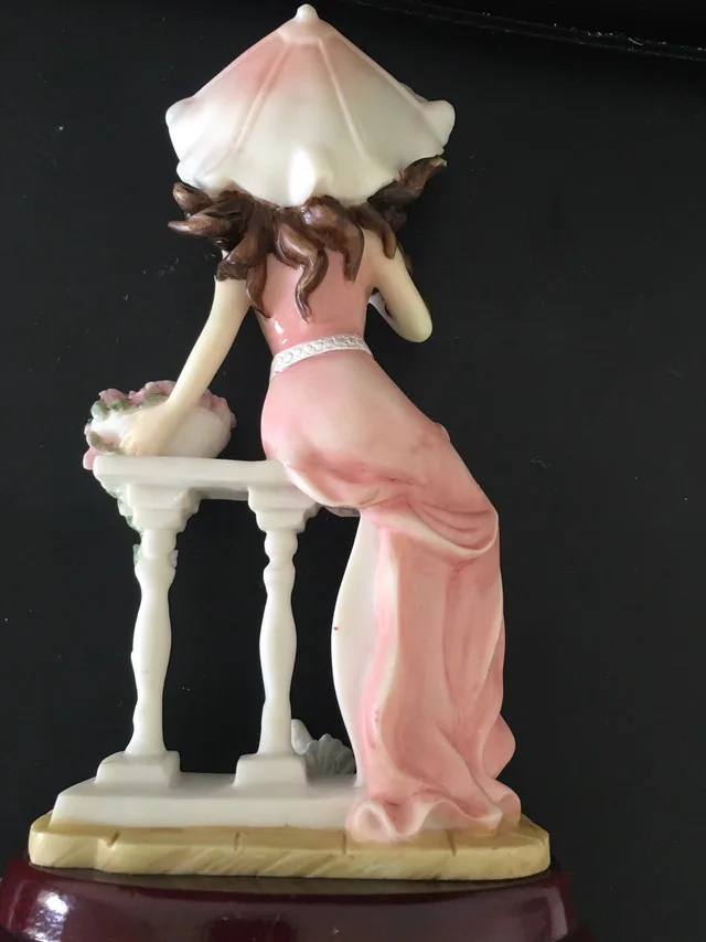 Natelia Collection Figurine image indicator(4)