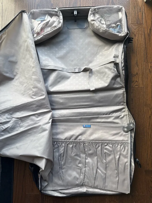 Swiss Gear Garment Bag image indicator(3)