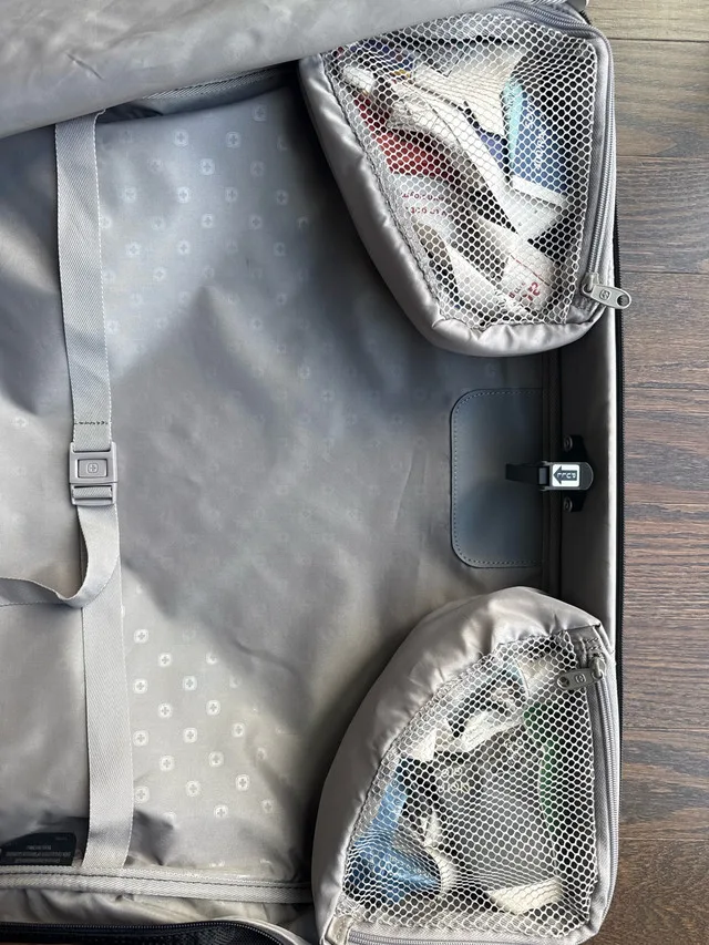 Swiss Gear Garment Bag image indicator(4)