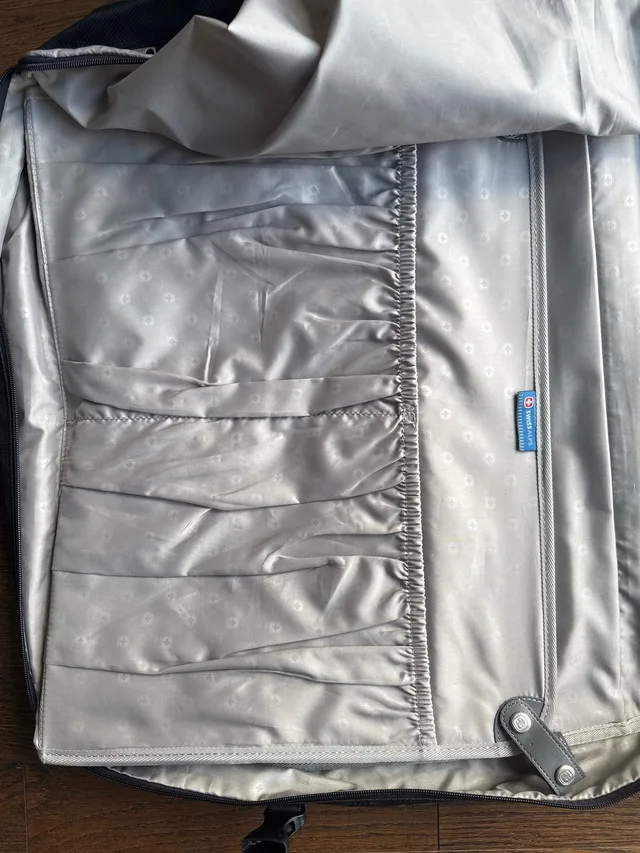 Swiss Gear Garment Bag image indicator(5)
