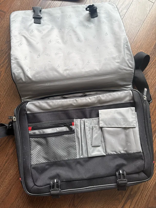 OGIO Laptop Bag image indicator(2)