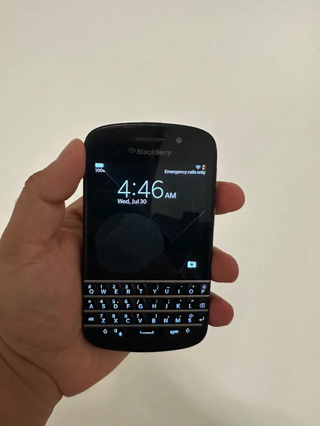 Blackberry Q10 thumbnail