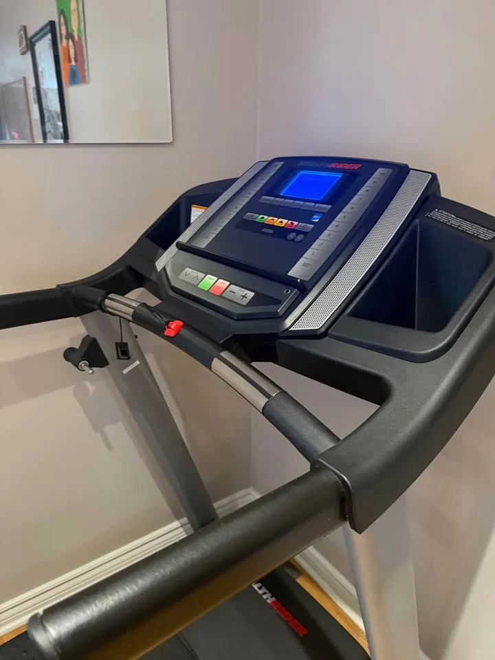 HealthRider H70t Treadmill – Excellent Condition image indicator(2)