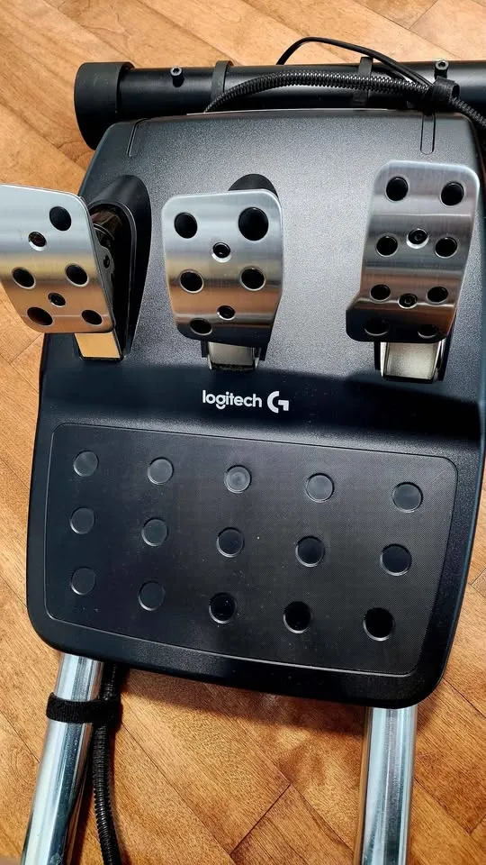 Logitech G29 MINT w/ Wheel Stand Pro image indicator(2)