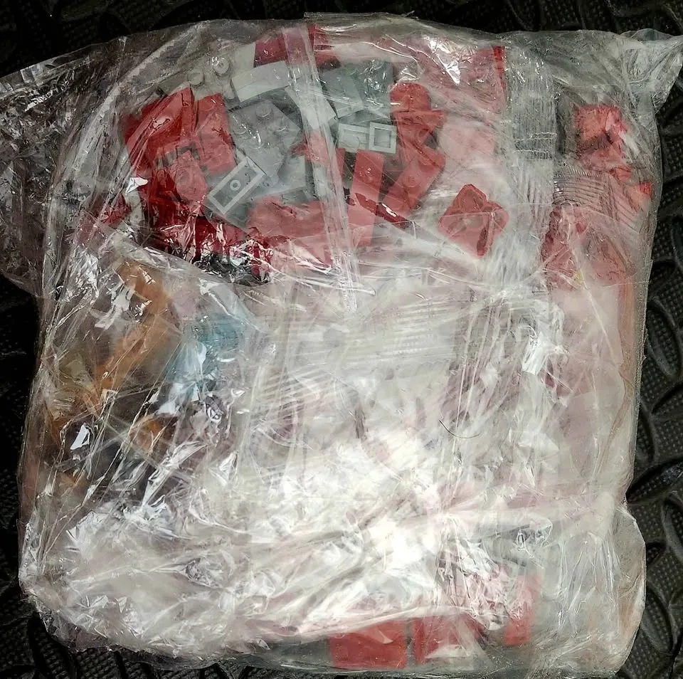 Marvel LEGO Gauntlet Iron Man image indicator(4)