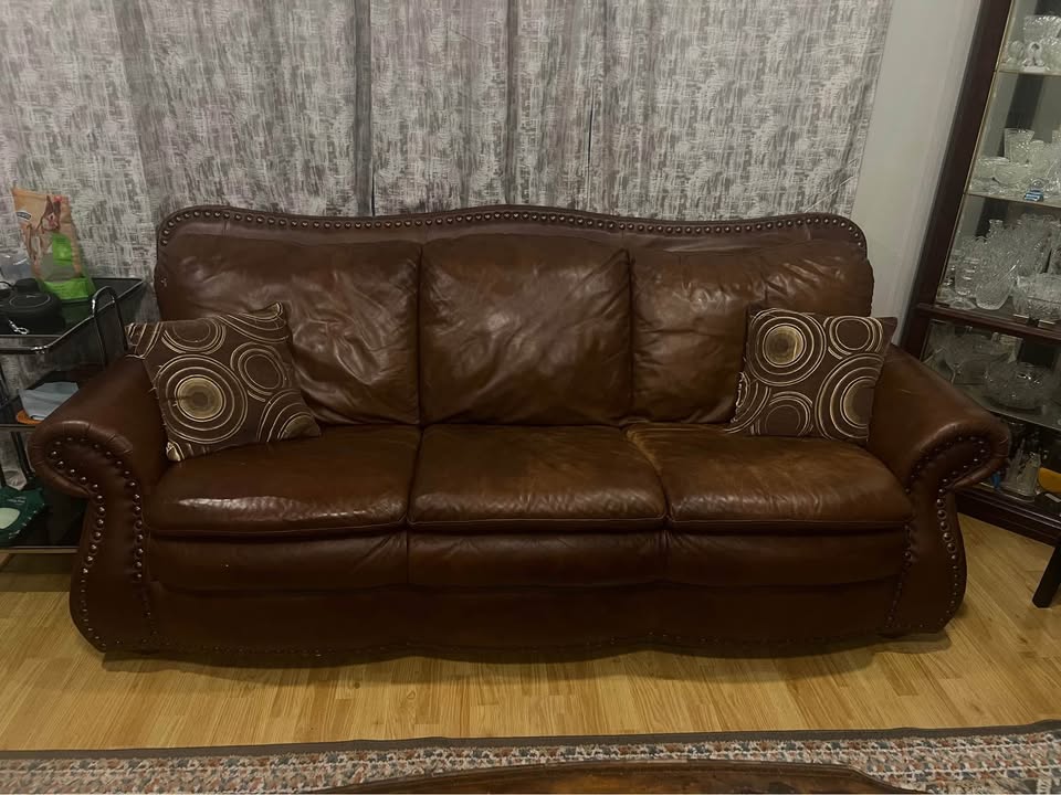 Italian leather couches + coffee table + side table - photo 2